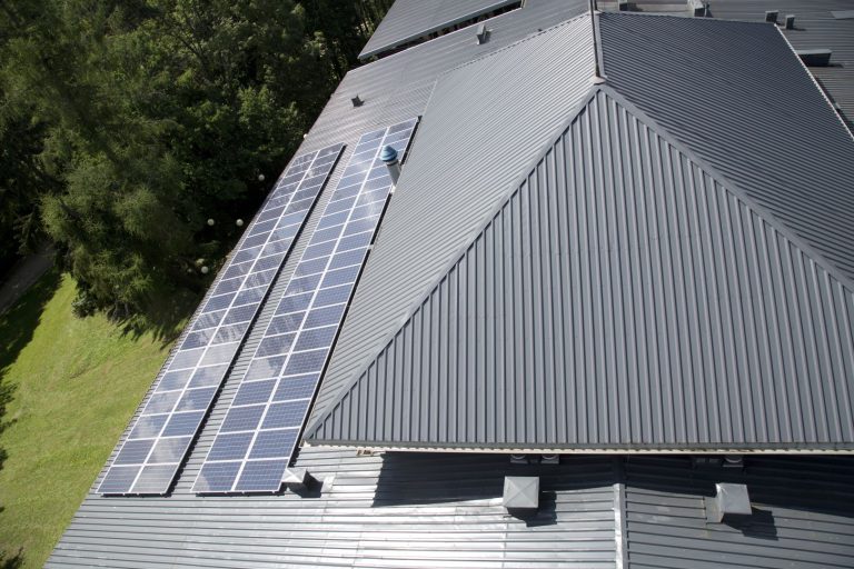 Solar,Panel,On,Sheet,Metal,Roof